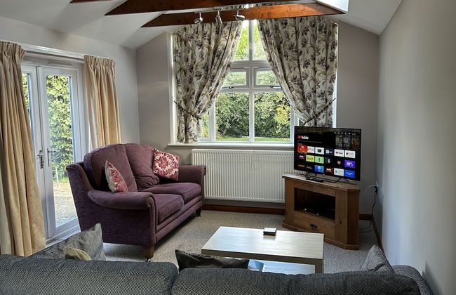 Spacious Detached Bungalow With Ample Parking - Photo 49