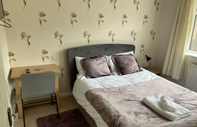 Spacious Detached Bungalow With Ample Parking - Photo 24