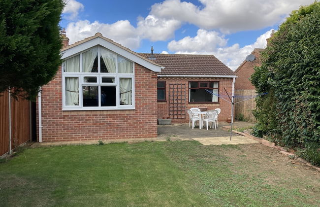 Spacious Detached Bungalow With Ample Parking - Photo 53