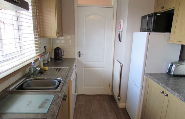 Spacious Detached Bungalow With Ample Parking - Photo 35
