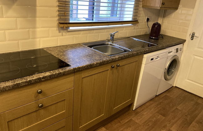 Spacious Detached Bungalow With Ample Parking - Photo 30