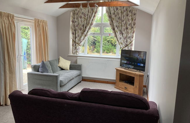 Spacious Detached Bungalow With Ample Parking - Photo 45