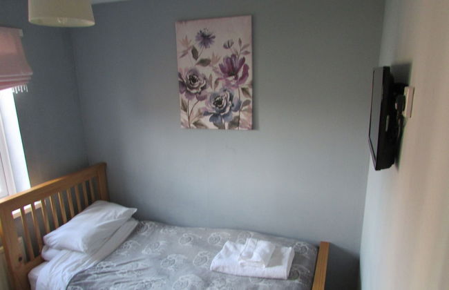 Spacious Detached Bungalow With Ample Parking - Photo 10