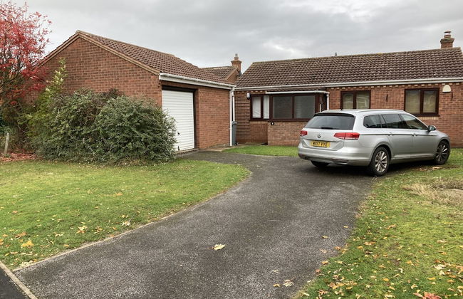 Spacious Detached Bungalow With Ample Parking - Photo 54