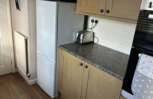 Spacious Detached Bungalow With Ample Parking - Photo 38