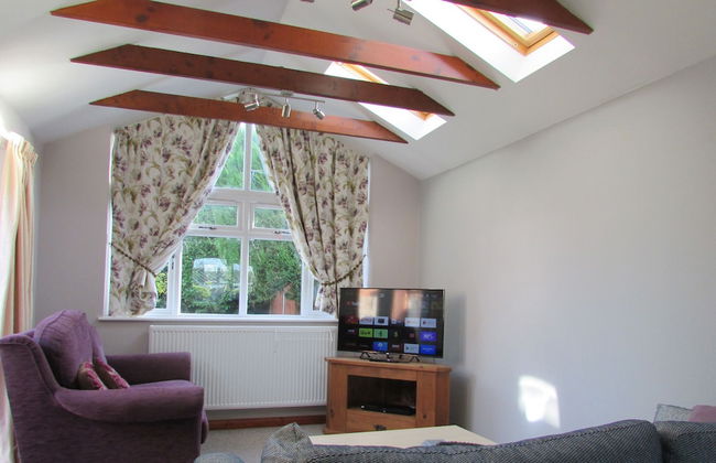 Spacious Detached Bungalow With Ample Parking - Photo 46