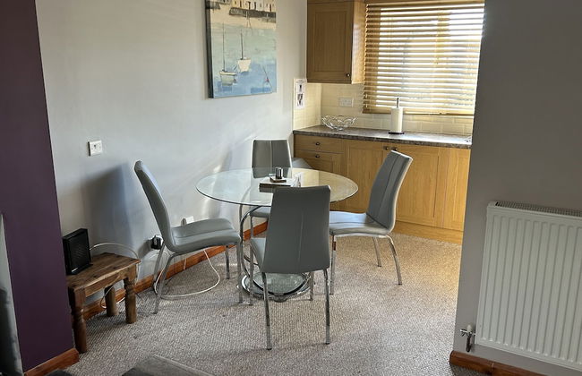 Spacious Detached Bungalow With Ample Parking - Photo 26