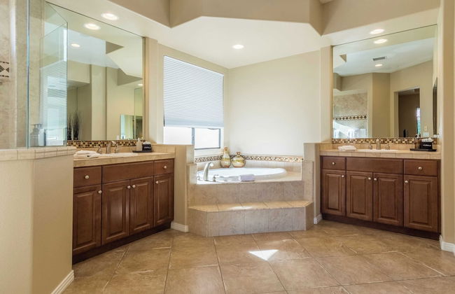 Aurora by Avantstay Luxurious Home With an Exquisite Pool, Spa, and Outdoor Seating - Foto 17