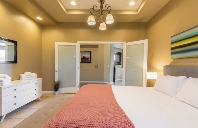 Aurora by Avantstay Luxurious Home With an Exquisite Pool, Spa, and Outdoor Seating - Foto 29