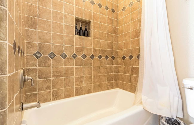 Aurora by Avantstay Luxurious Home With an Exquisite Pool, Spa, and Outdoor Seating - Foto 25