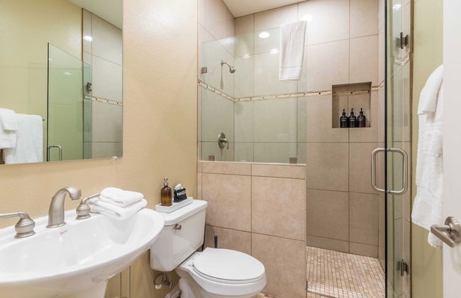 Aurora by Avantstay Luxurious Home With an Exquisite Pool, Spa, and Outdoor Seating - Foto 21
