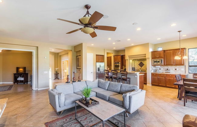 Aurora by Avantstay Luxurious Home With an Exquisite Pool, Spa, and Outdoor Seating - Foto 5