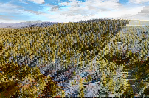 Foto 51 - Golden Summit by Avantstay Stunning Secluded Cabin w/ Access to Tahoe Donner