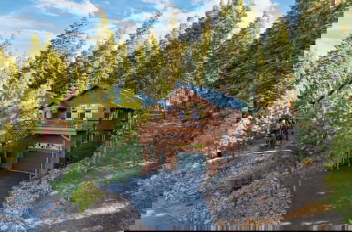 Foto 12 - Golden Summit by Avantstay Stunning Secluded Cabin w/ Access to Tahoe Donner