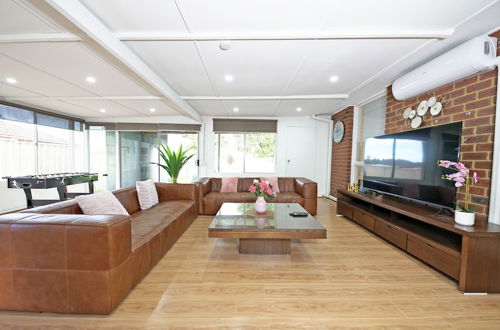 Photo 22 - Hampton Park 4BDM Holiday Home Dandenong