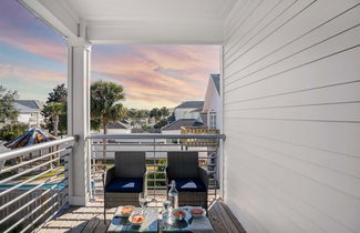 Photo 3 - Lyle by Avantstay Chic Beach House w/ Pool & Hot Tub Walking Distance to Ocean