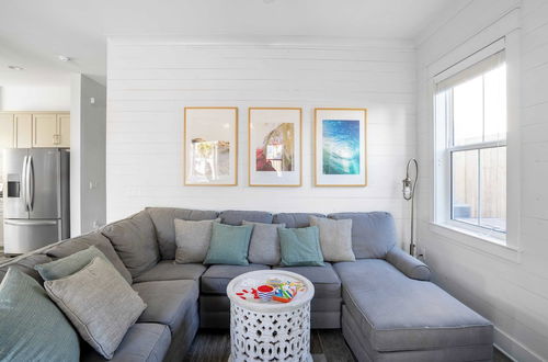 Photo 22 - Lyle by Avantstay Chic Beach House w/ Pool & Hot Tub Walking Distance to Ocean