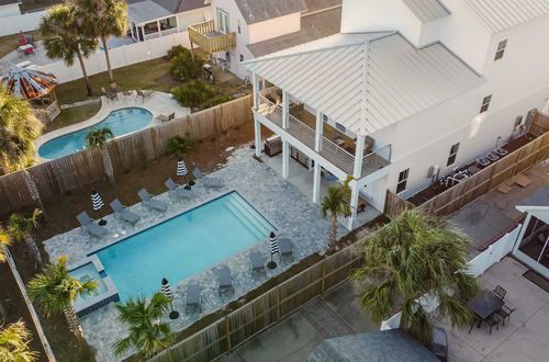 Photo 25 - Lyle by Avantstay Chic Beach House w/ Pool & Hot Tub Walking Distance to Ocean