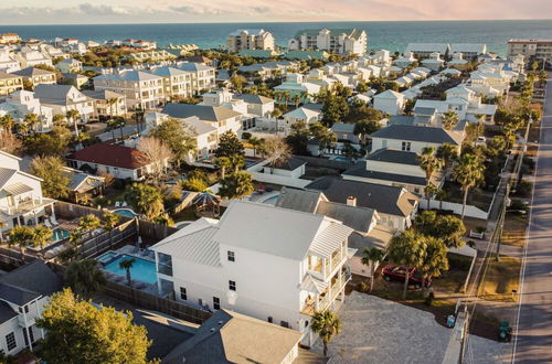 Photo 11 - Lyle by Avantstay Chic Beach House w/ Pool & Hot Tub Walking Distance to Ocean