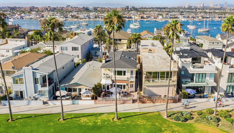 Photo 1 - Sea Glass by Avantstay 5BR Unique Beach House on Balboa Peninsula w/ Patio