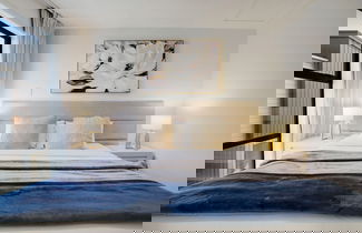 Photo 2 - Brand New House by Botany - Parking