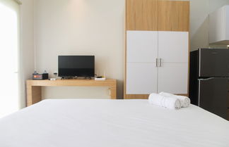 Photo 3 - Comfy Studio Room @ Oasis Apartment