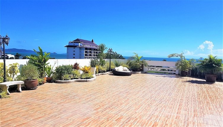 Photo 1 - Fantastic 2 bed With Huge Balcony & sea Views