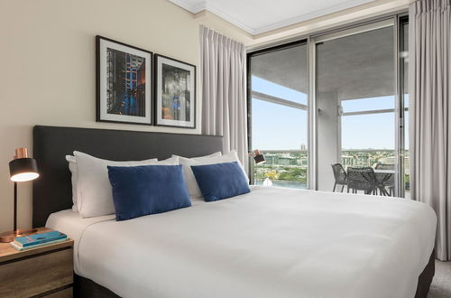 Photo 3 - Oaks Brisbane Casino Tower Suites