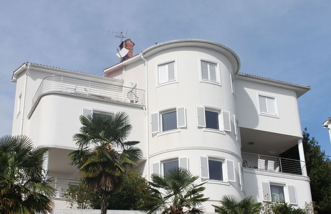 Luxury Apartment in Opatija for 8 People With Pool and Silk Bedding - Foto 1