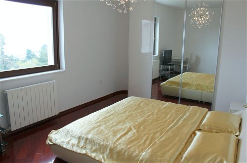 Foto 2 - Luxury Apartment in Opatija for 8 People With Pool and Silk Bedding