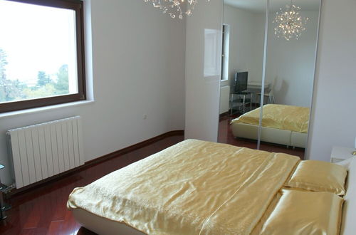 Photo 2 - Luxury Apartment in Opatija for 8 People With Pool and Silk Bedding