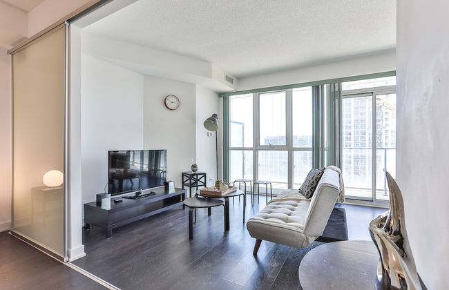 Modern Condo in Historic Fort York - Foto 12