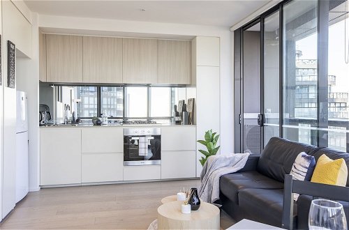 Photo 4 - Docklands high level 1 Bedroom Apartment with pool by KozyGuru