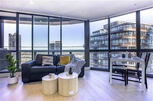 Foto 5 - Docklands high level 1 Bedroom Apartment with pool by KozyGuru