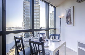 Foto 3 - Docklands high level 1 Bedroom Apartment with pool by KozyGuru