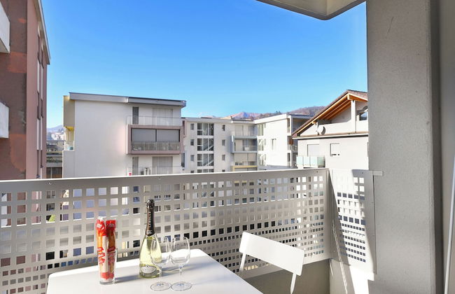 Santi Apartment Few Min From Lake - Photo 12