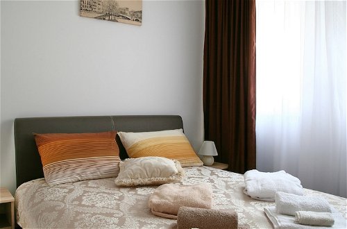 Photo 4 - Lala Luxury Suites