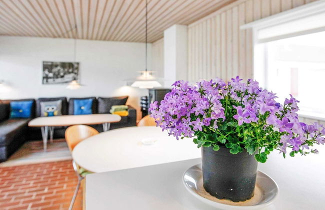 6 Person Holiday Home in Pandrup - Foto 2