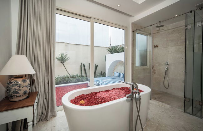 Aleva Villa Seminyak by Ini Vie Hospitality - Foto 24