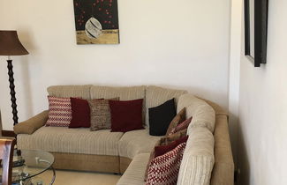 Photo 3 - Hedges Court Plus 2 Bed Apartment