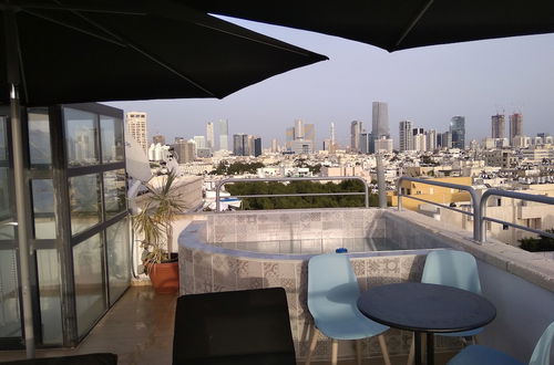 Foto 16 - TLV Suites Triplex Penthouse With pool