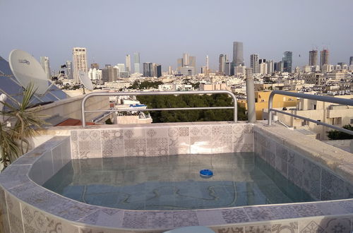 Foto 20 - TLV Suites Triplex Penthouse With pool