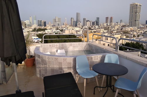 Foto 21 - TLV Suites Triplex Penthouse With pool