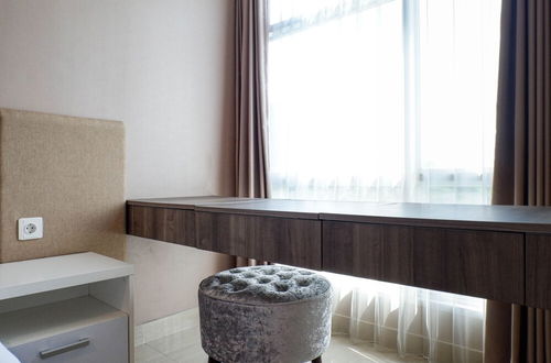 Photo 13 - Fancy And Nice Studio Apartment At Grand Sungkono Lagoon