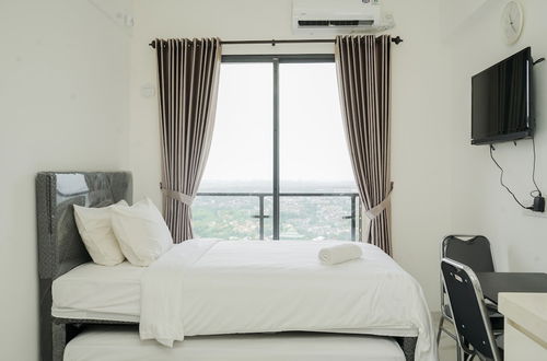 Photo 1 - Cozy And Nice Studio At Sky House Bsd Apartment