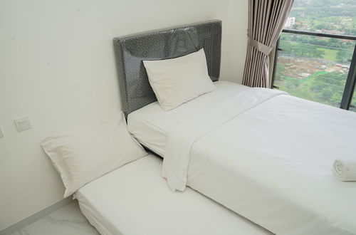 Photo 3 - Cozy And Nice Studio At Sky House Bsd Apartment