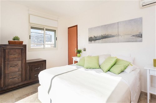 Photo 3 - Spacious Duplex with Terrace 3-min From the Beach