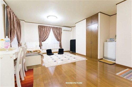 Photo 2 - Centrally Located Deluxe Furnished.3