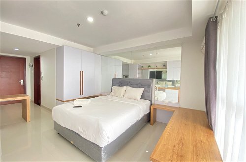 Photo 4 - Modern & Comfy Studio Apartment at Tamansari Tera Residence