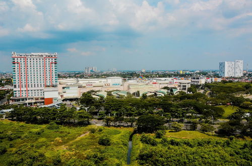 Photo 12 - Relaxing Studio at Springlake Summarecon Bekasi Apartment